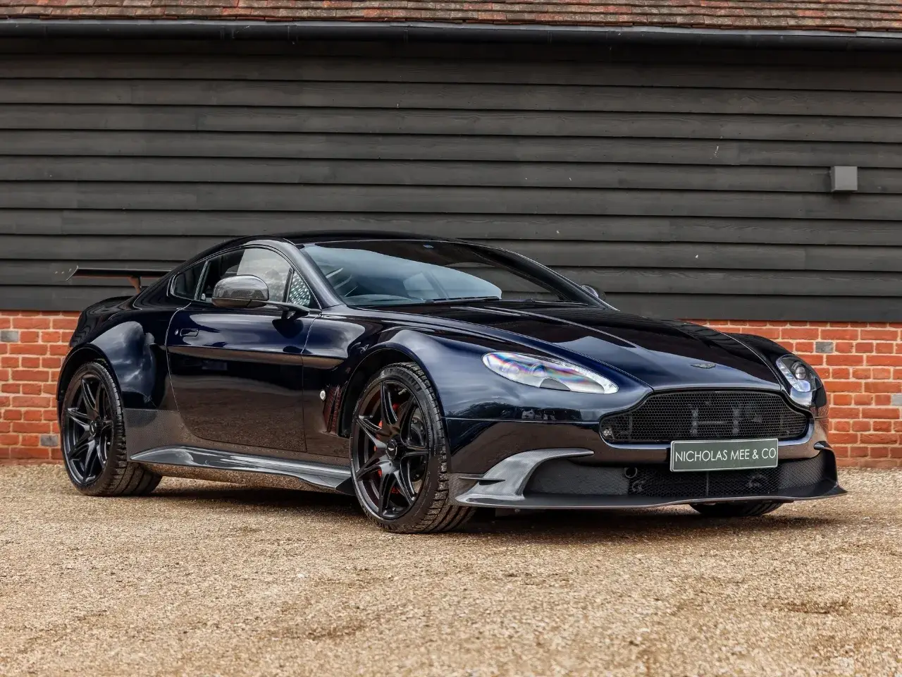 Aston Martin Vantage GT8
