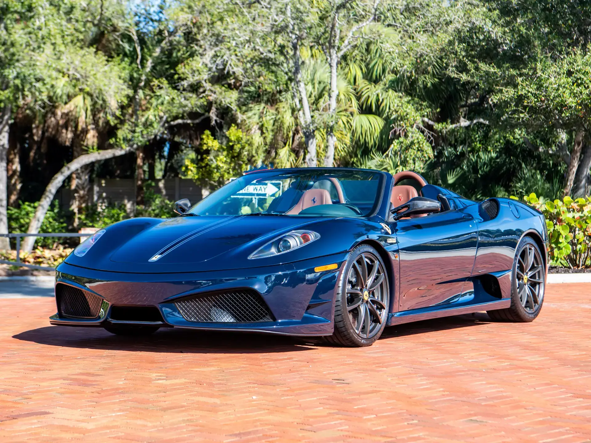 Ferrari Scuderia Spider 16M