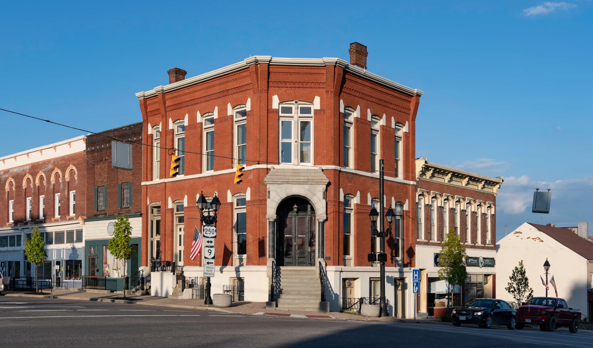 a front facing view of the Harrison bank in Cadiz, Ohio.