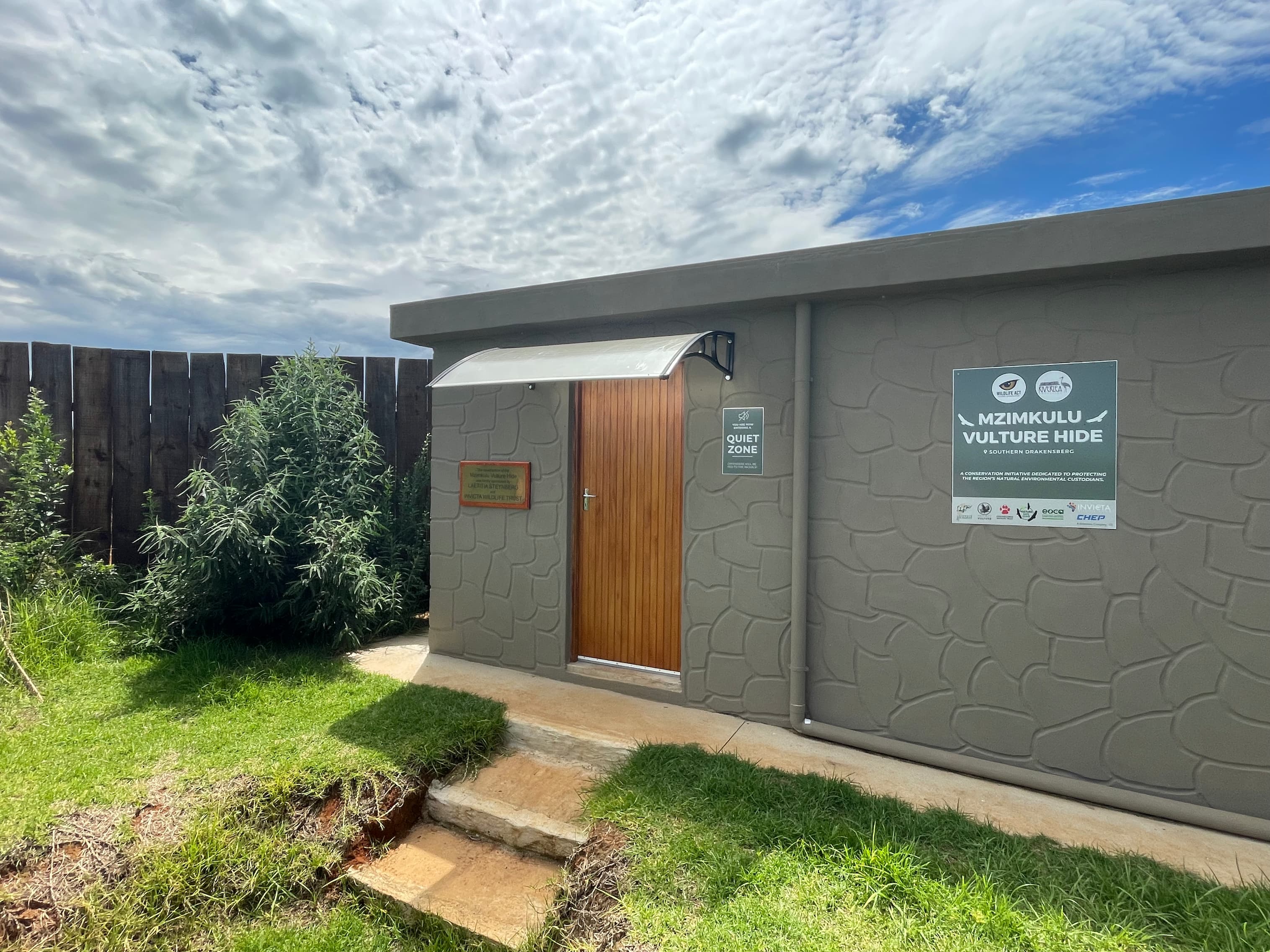 The Mzimkulu Vulture Hide is a Vulture-Safe Feeding Site for Vultures.