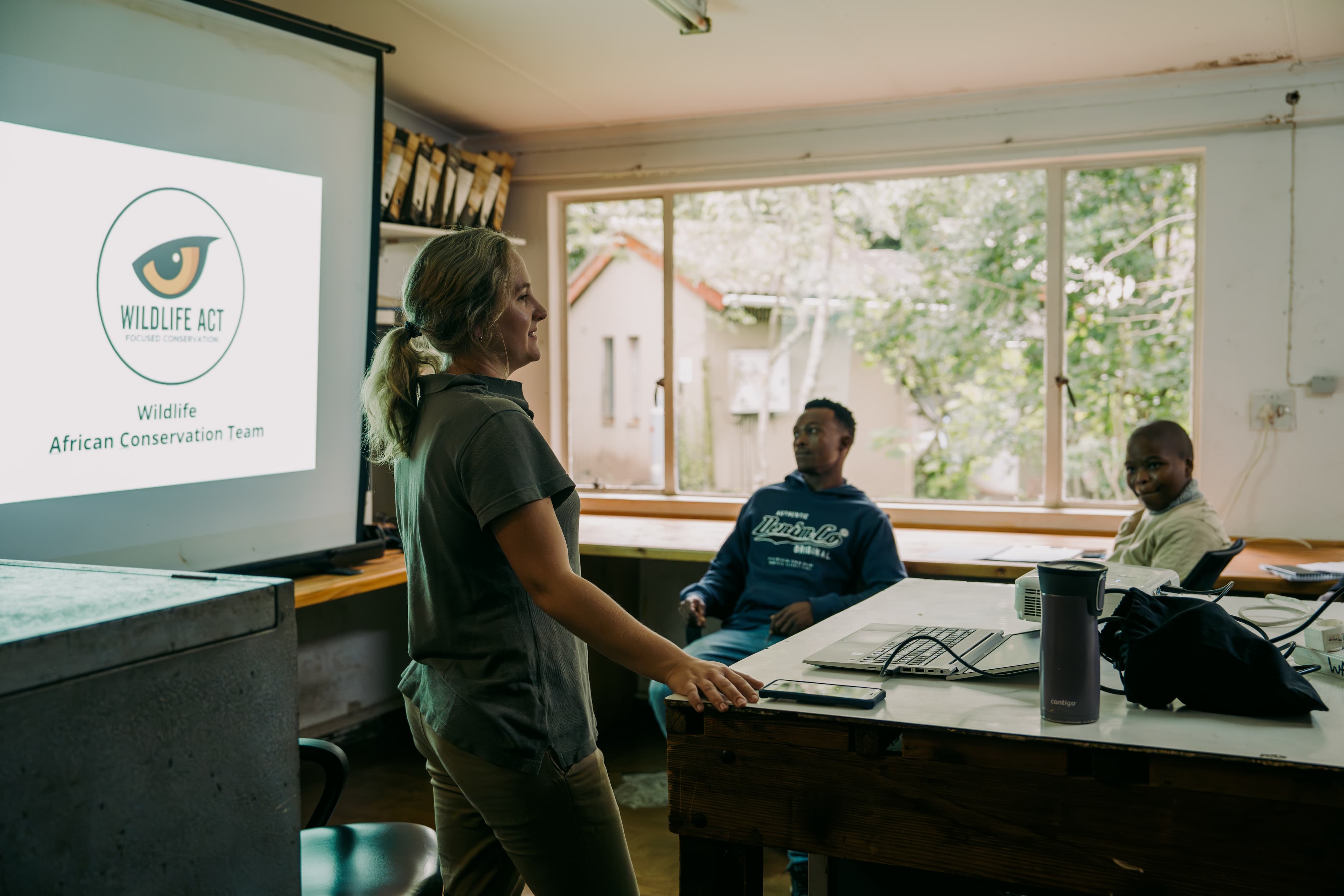 Course participants receiving a lesson from Wildlife ACT Operations Director Megan Hudson