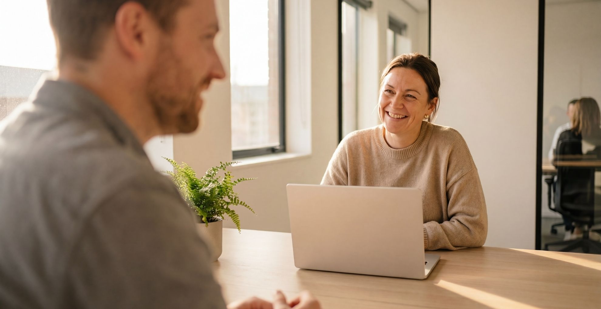 Man en vrouw met laptop