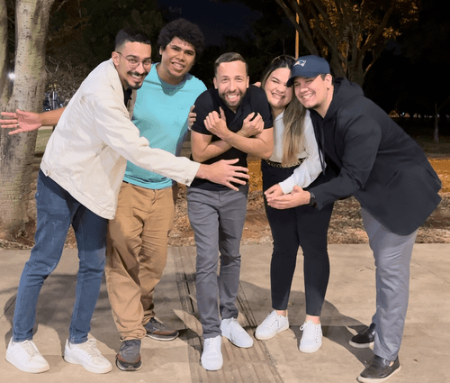 Campanha Abraço Quentinho: alunos e colaboradores entregam agasalhos e cobertores nas ruas de Brasília