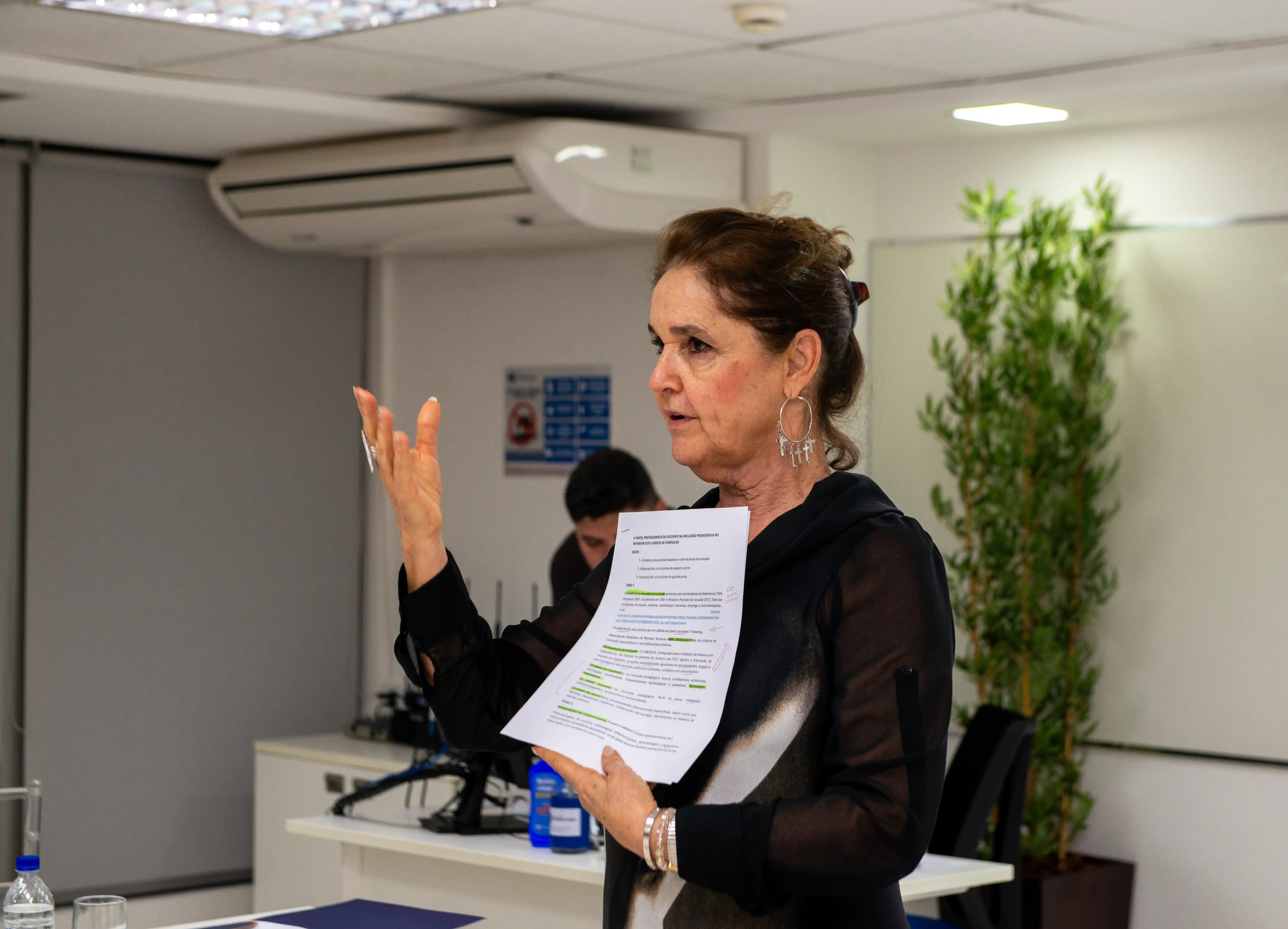Sônia Veras durante o encontro com o corpo docente e equipe técnica da Republicana