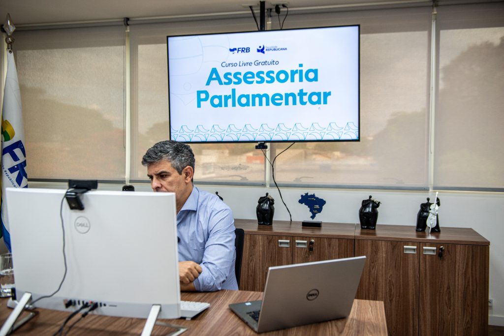 Curso gratuito oferece conhecimentos sobre assessoria parlamentar