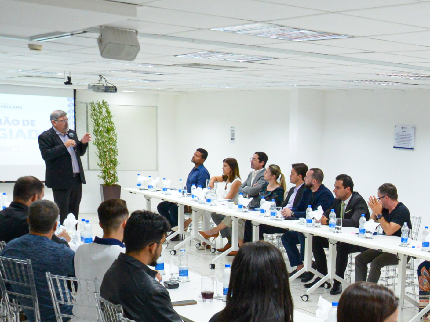 Faculdade Republicana realiza reunião de colegiado preparatória para início do semestre letivo