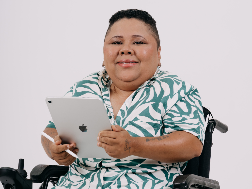 Cadeirante, a aluna Josimara destaca acessibilidade e inclusão na faculdade republicana