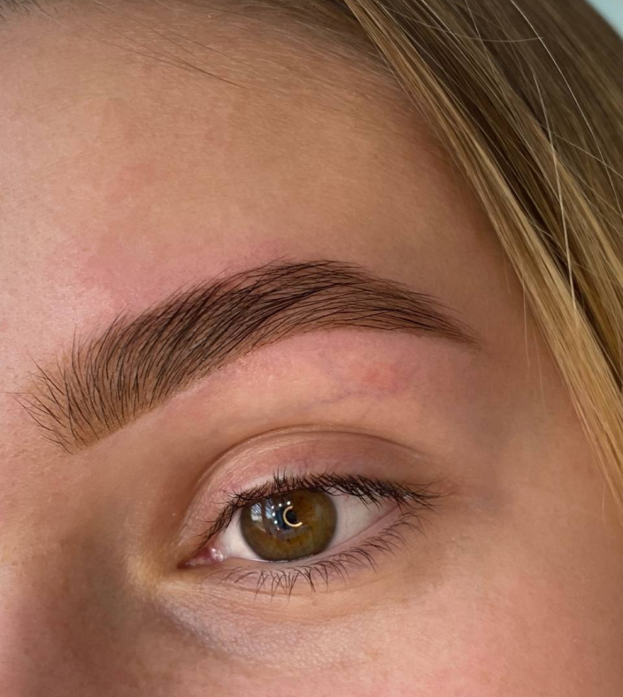 Майстер бровит М.Тернопіль Обрати годину. Гарні натуральні брови. брови за 30 хв. Втілю ваші побажання.