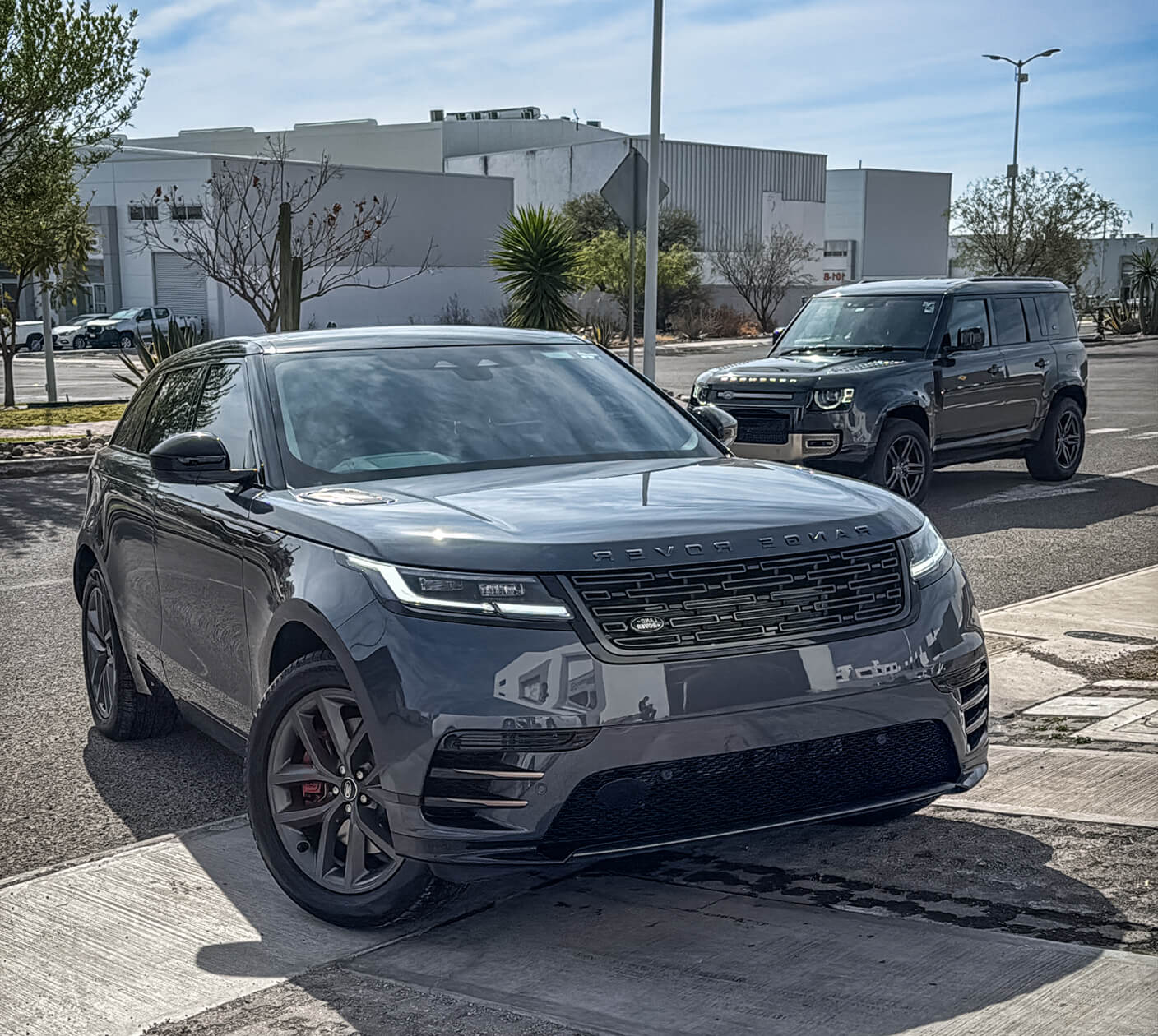 Vehículo SUV en Querétaro con polarizado 3M instalado, listo para brindar protección solar, seguridad y estética de lujo.