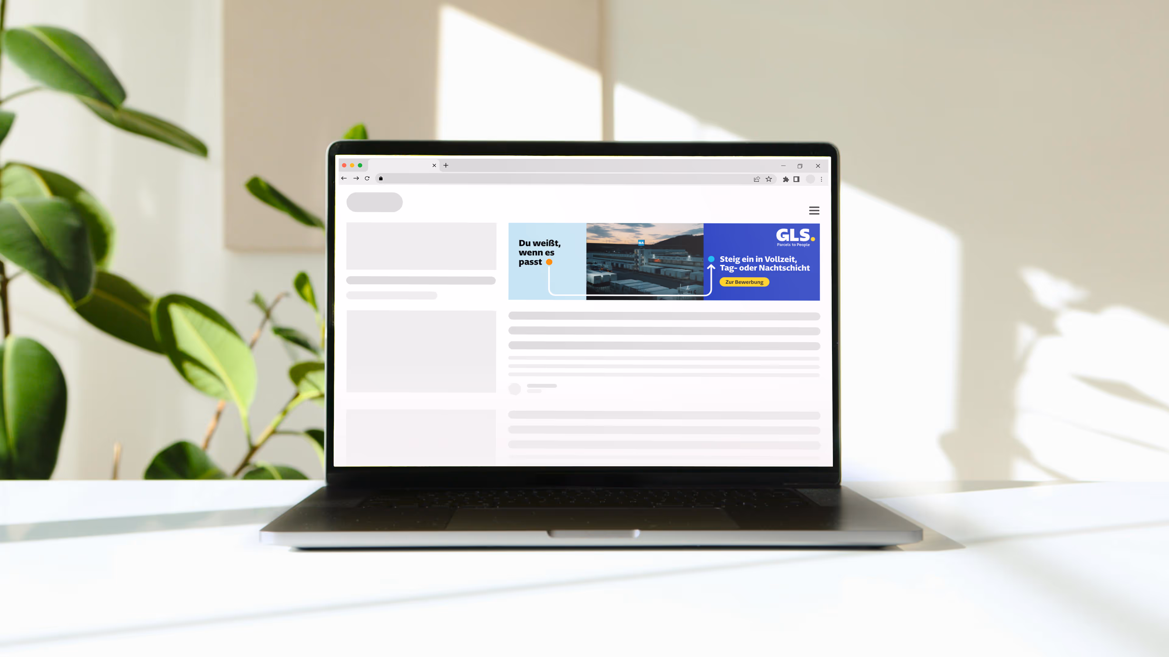 Laptop showing GLS dynamic banner ad on the screen