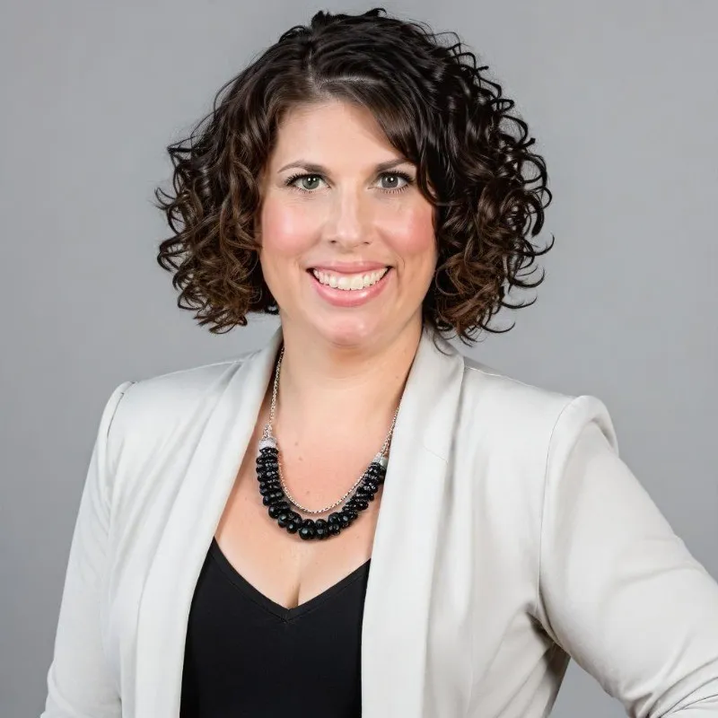 Headshot of Rachel, team member at Chaser