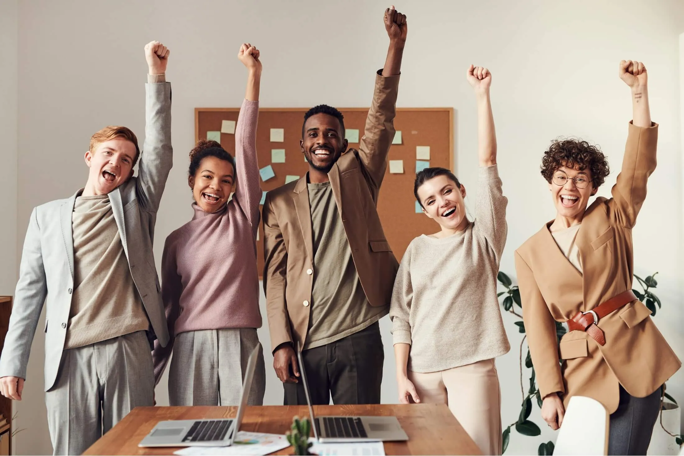 Career Image success 5 person group
