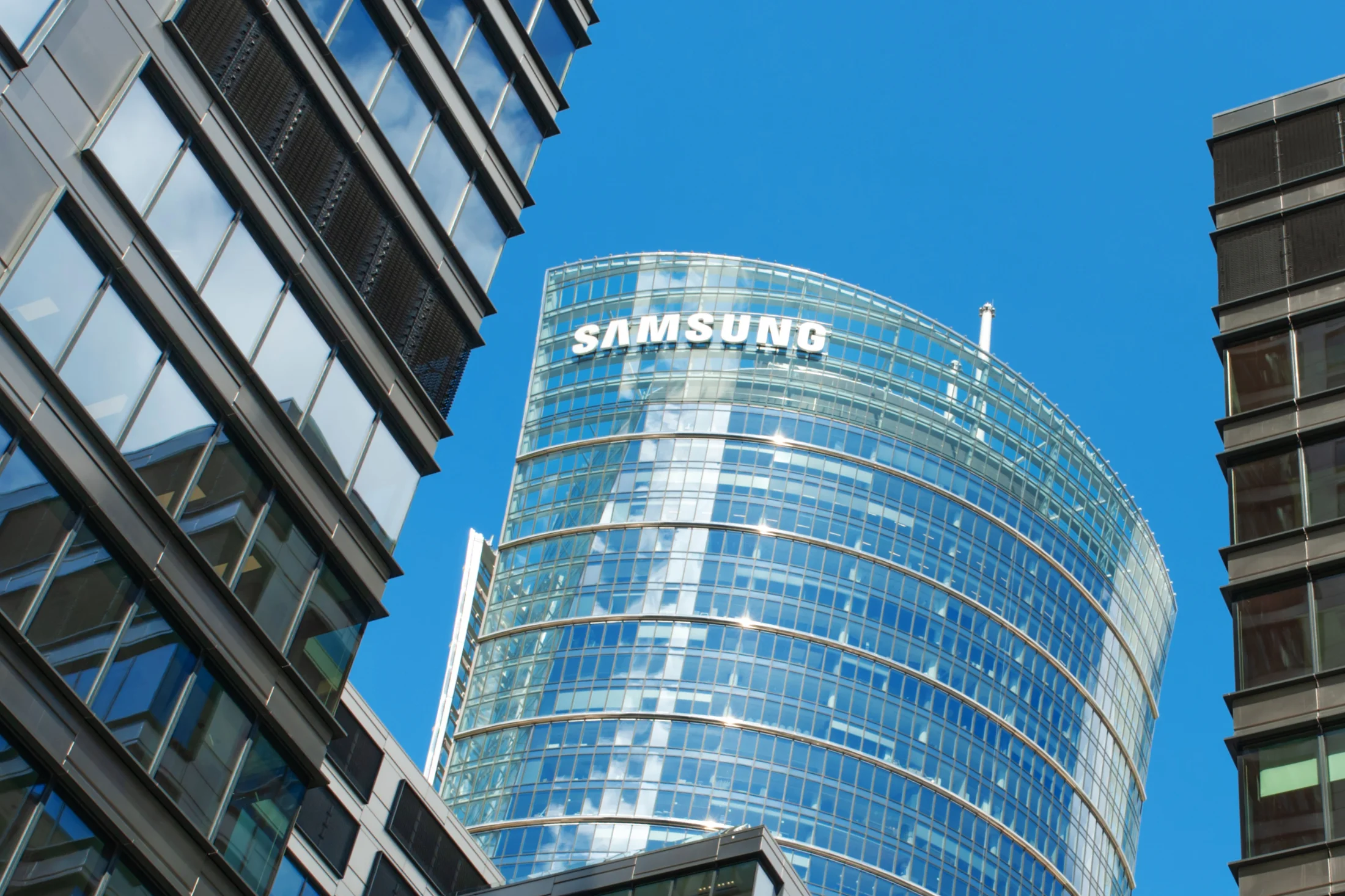 Samsung Overtakes LG as Top US OLED TV Seller