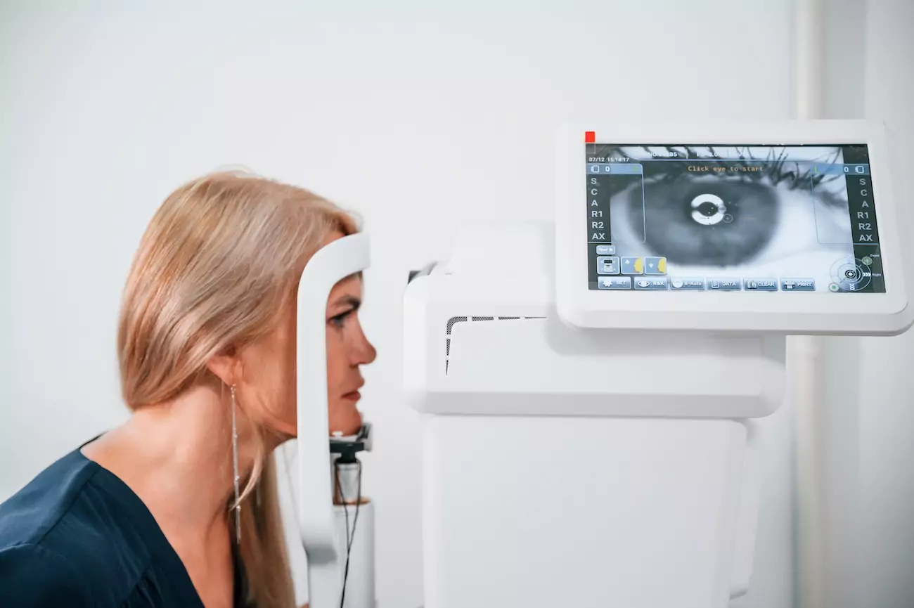 A lady having an optomap eye examination. 