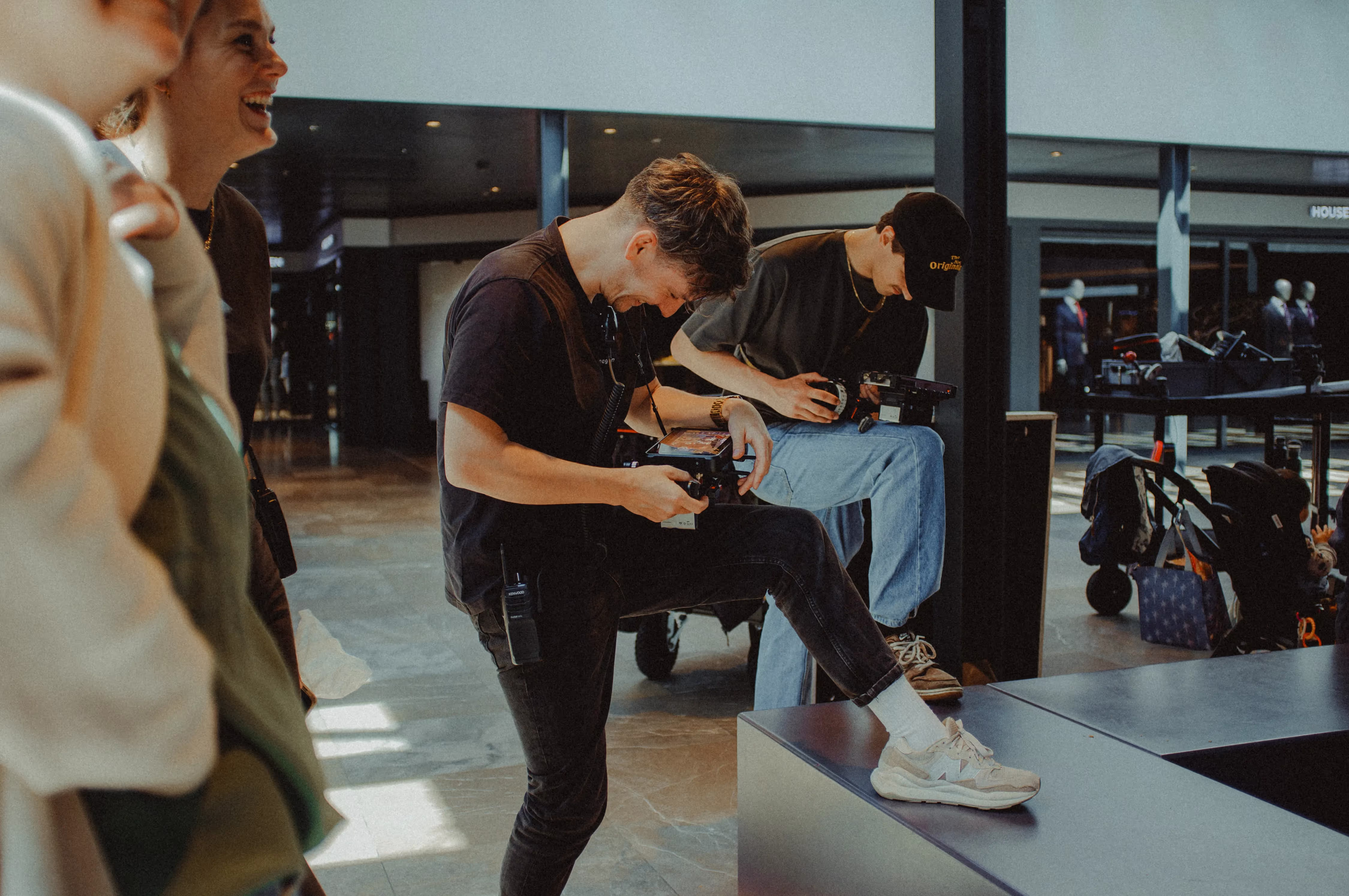 Regisseur die mee kijkt op draaidag.