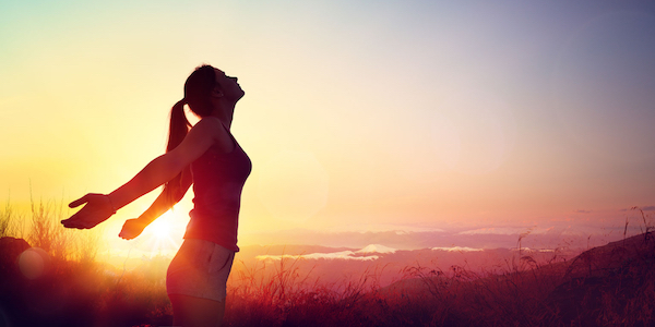 Woman drinking water to achieve weight loss goals.