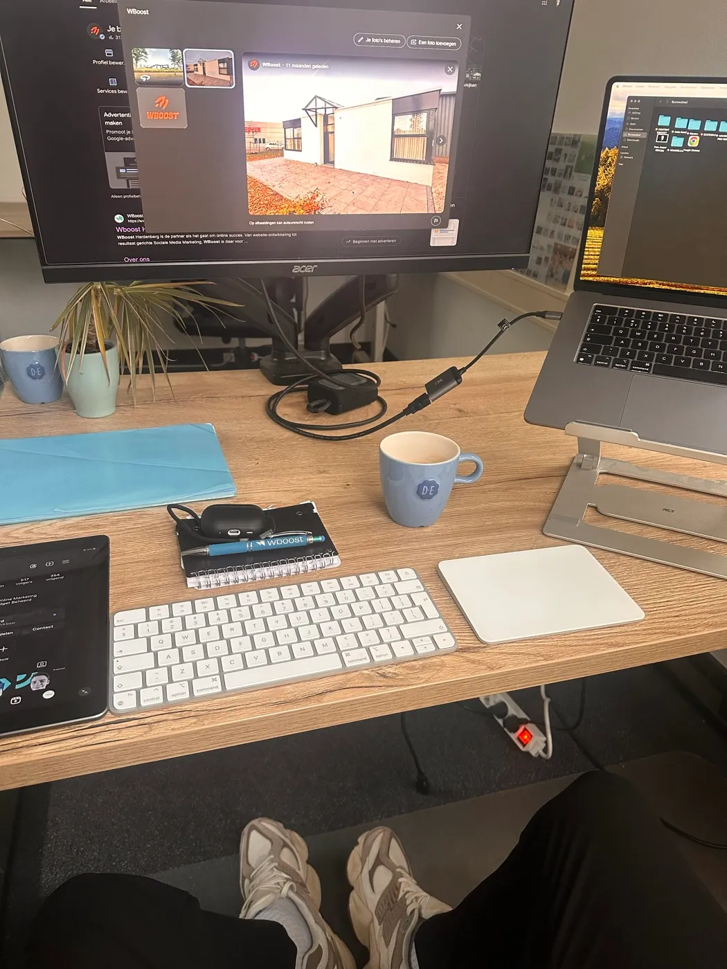 Bureau met werkplek in het eerste kantoor