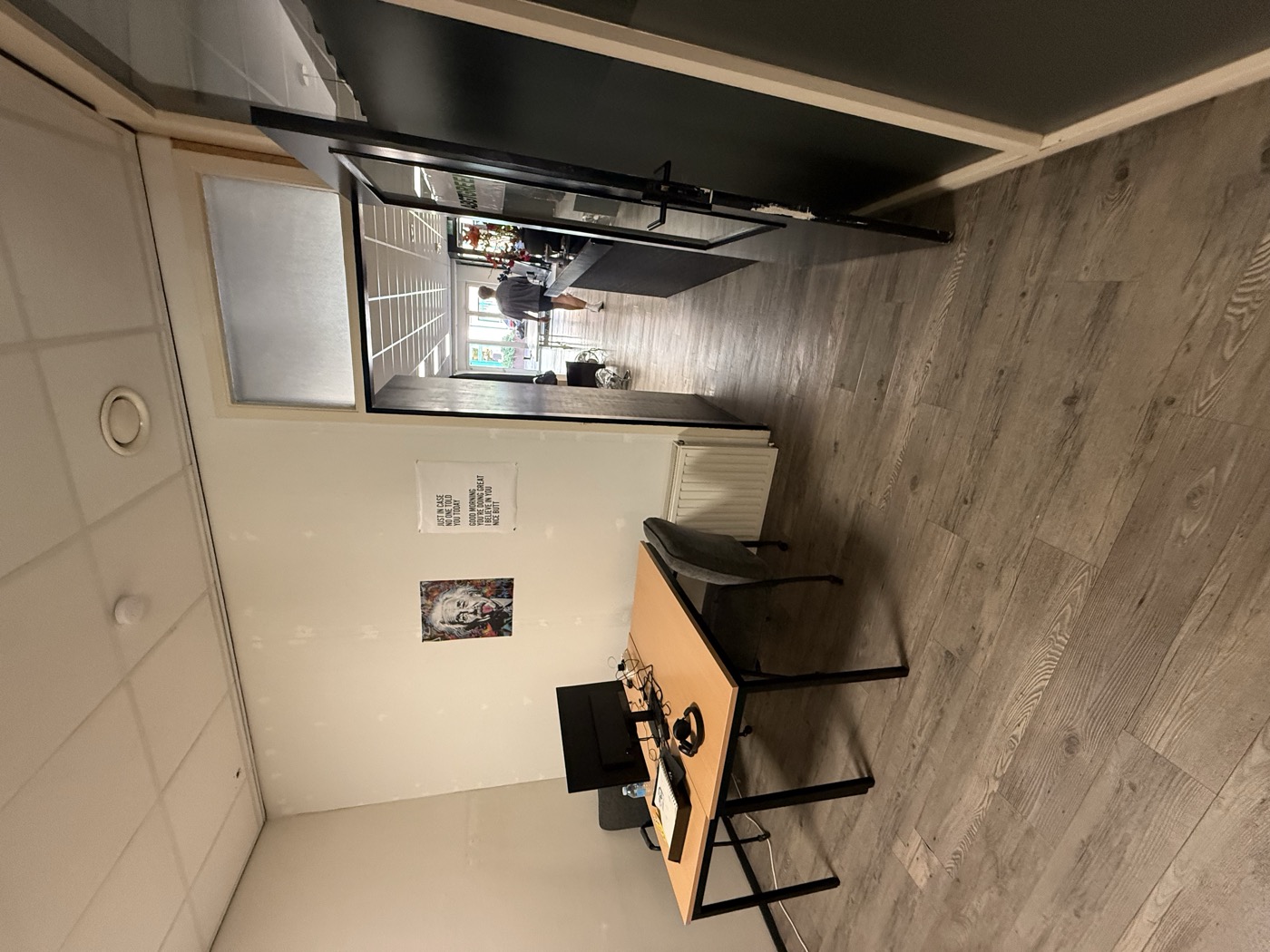 Doorkijk door het kantoor aan de Friesestraat