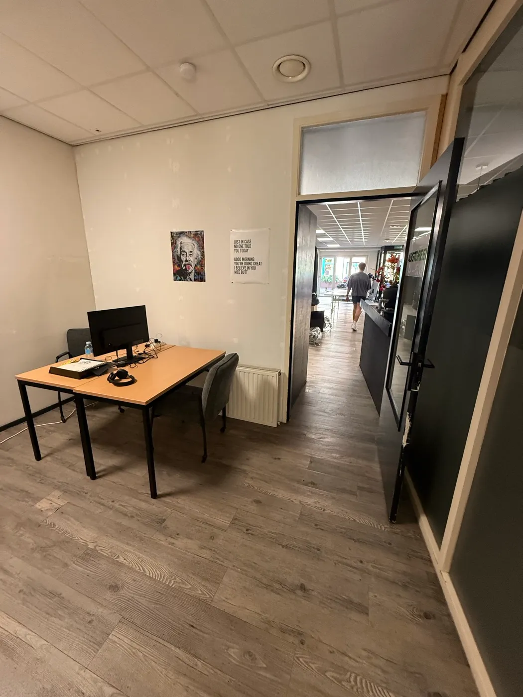 Doorkijk door het kantoor aan de Friesestraat