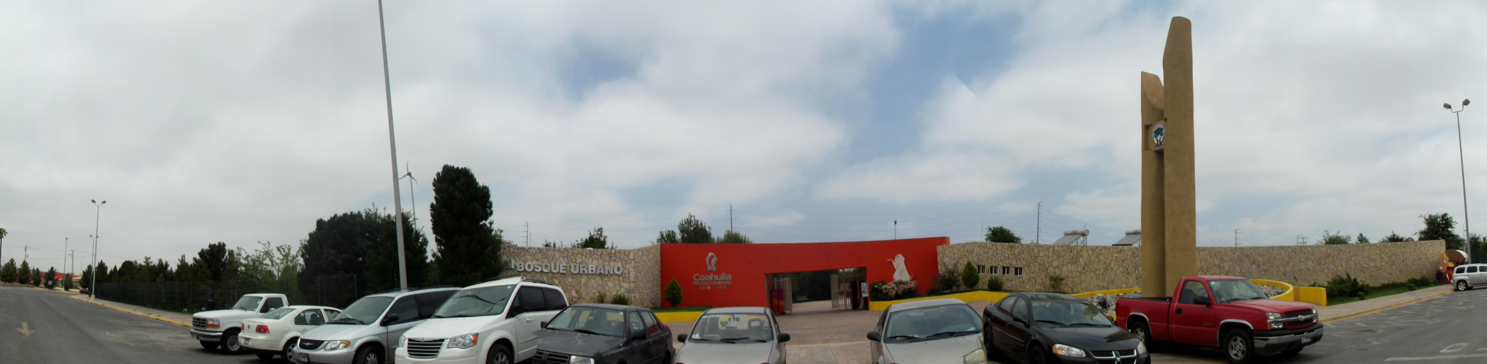 Entrada principal del Bosque Urbano Ejército Mexicano en Saltillo