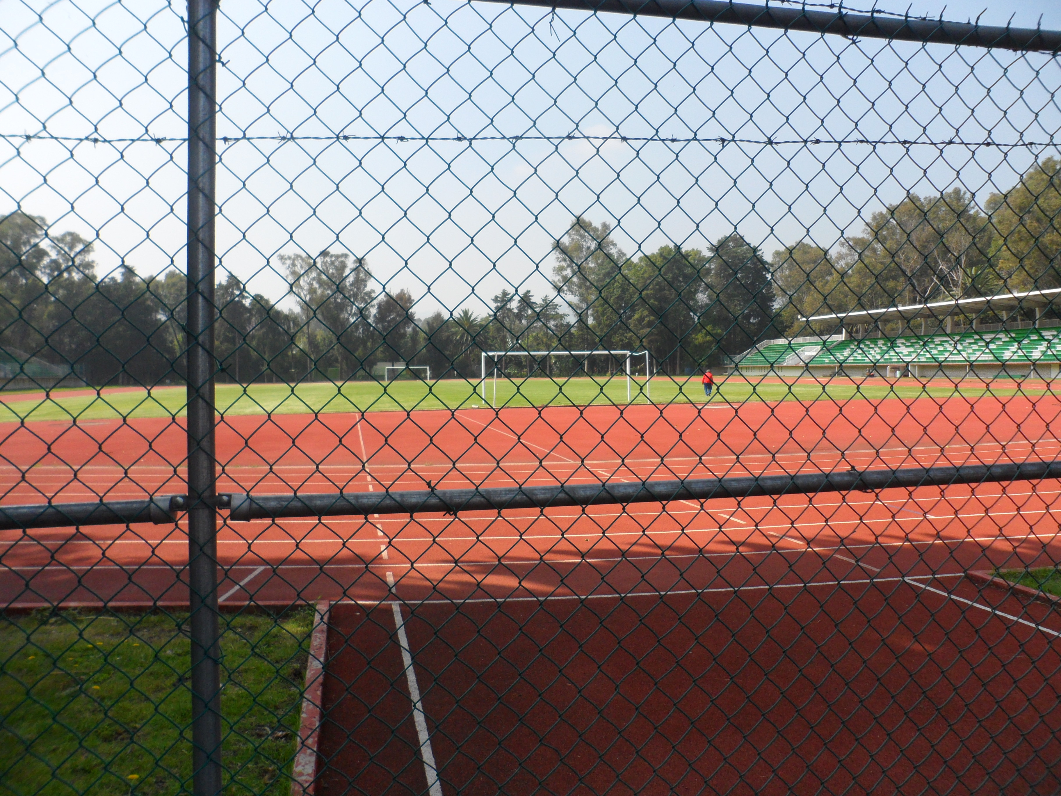 Pista de atletismo y cancha del Centro Deportivo Xochimilco.