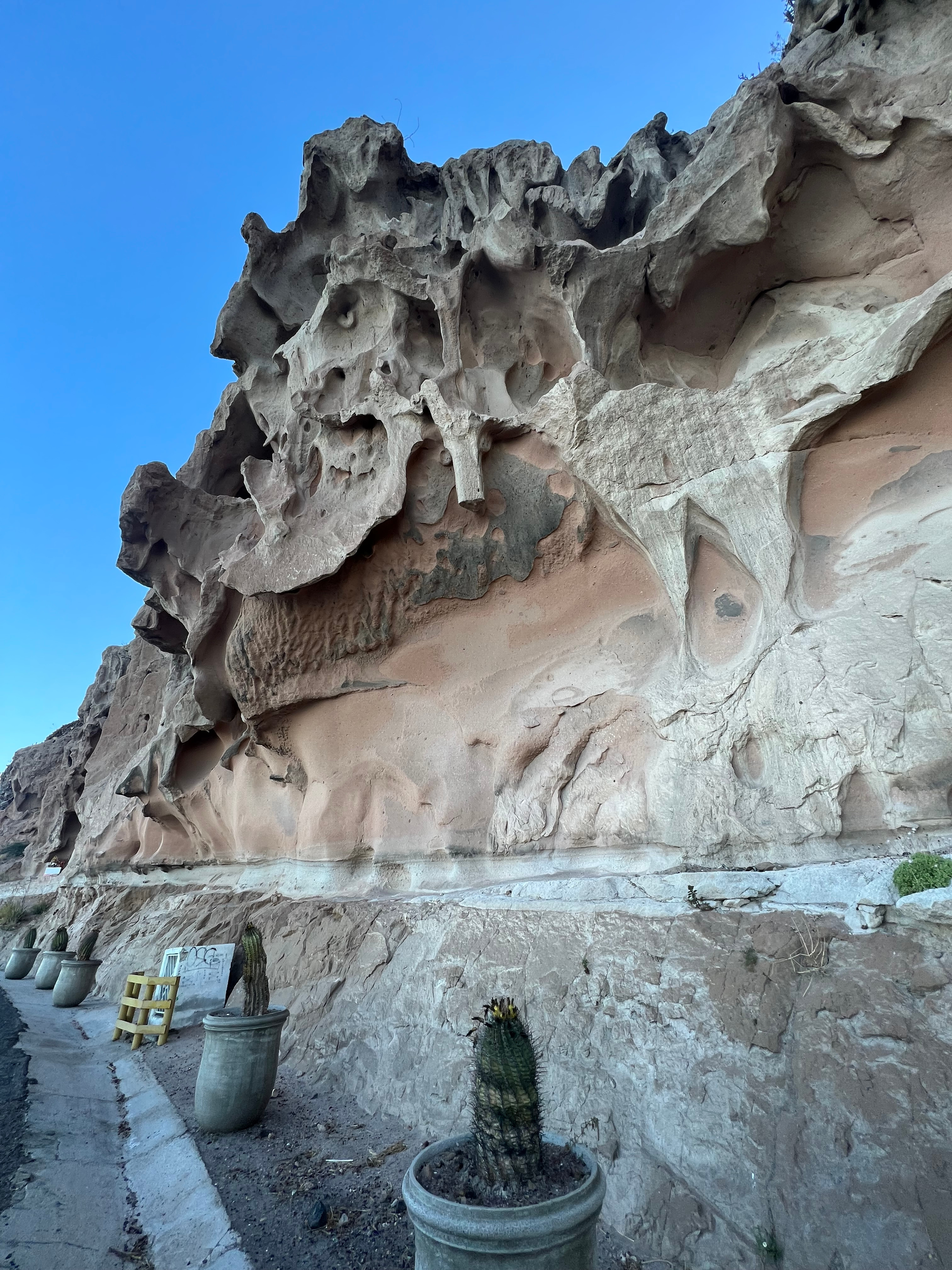 Formación rocosa erosionada del Cerro de la Calavera en La Paz, Baja California Sur.