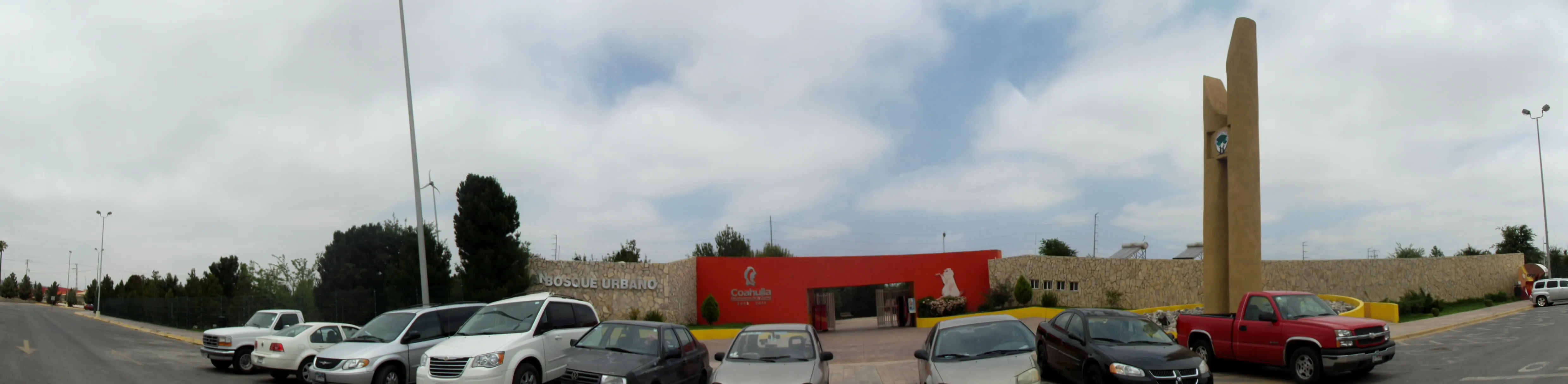 Entrada principal del Bosque Urbano Ejército Mexicano en Saltillo