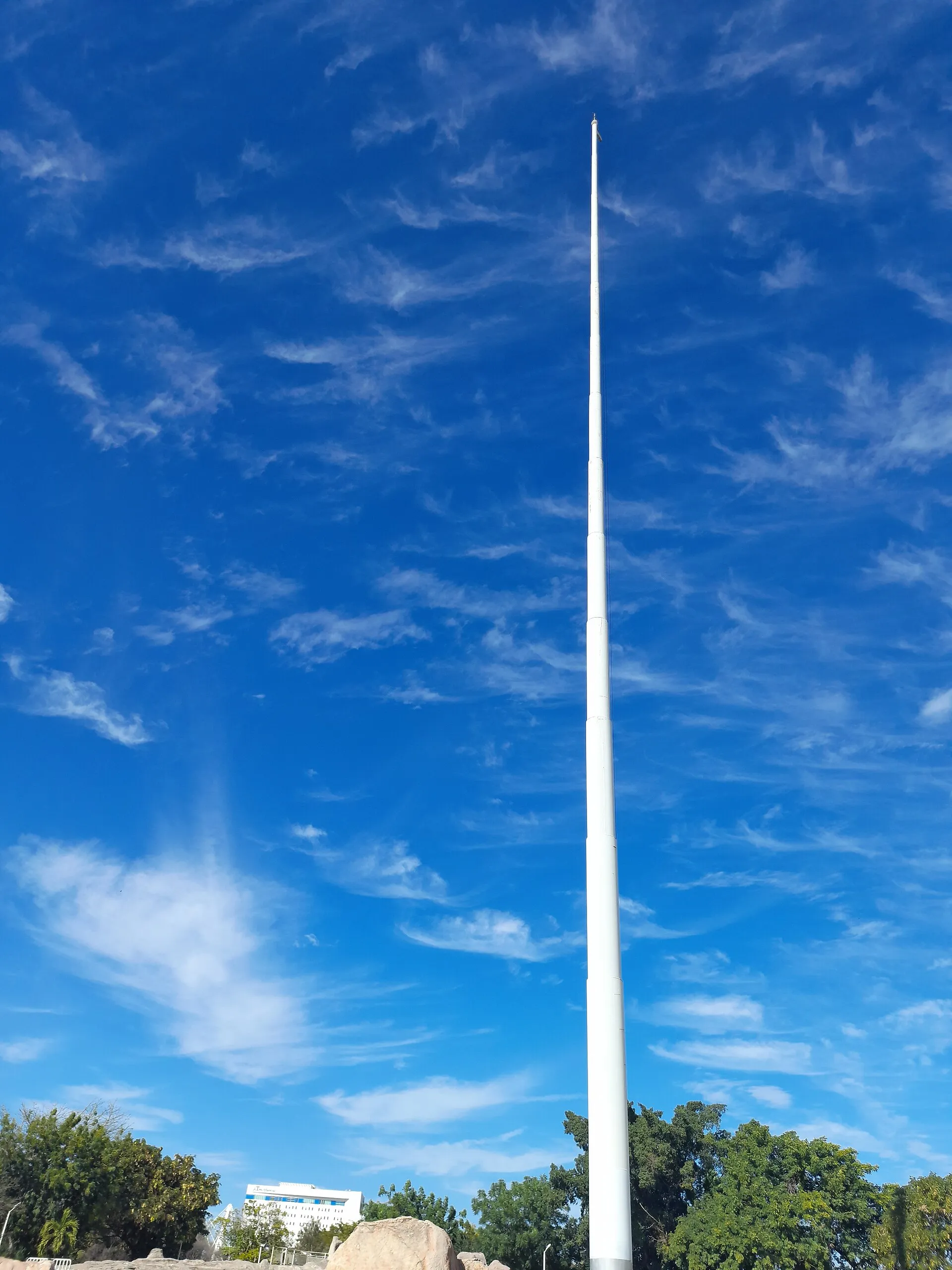 Asta bandera monumental en el Parque Las Riberas de Culiacán