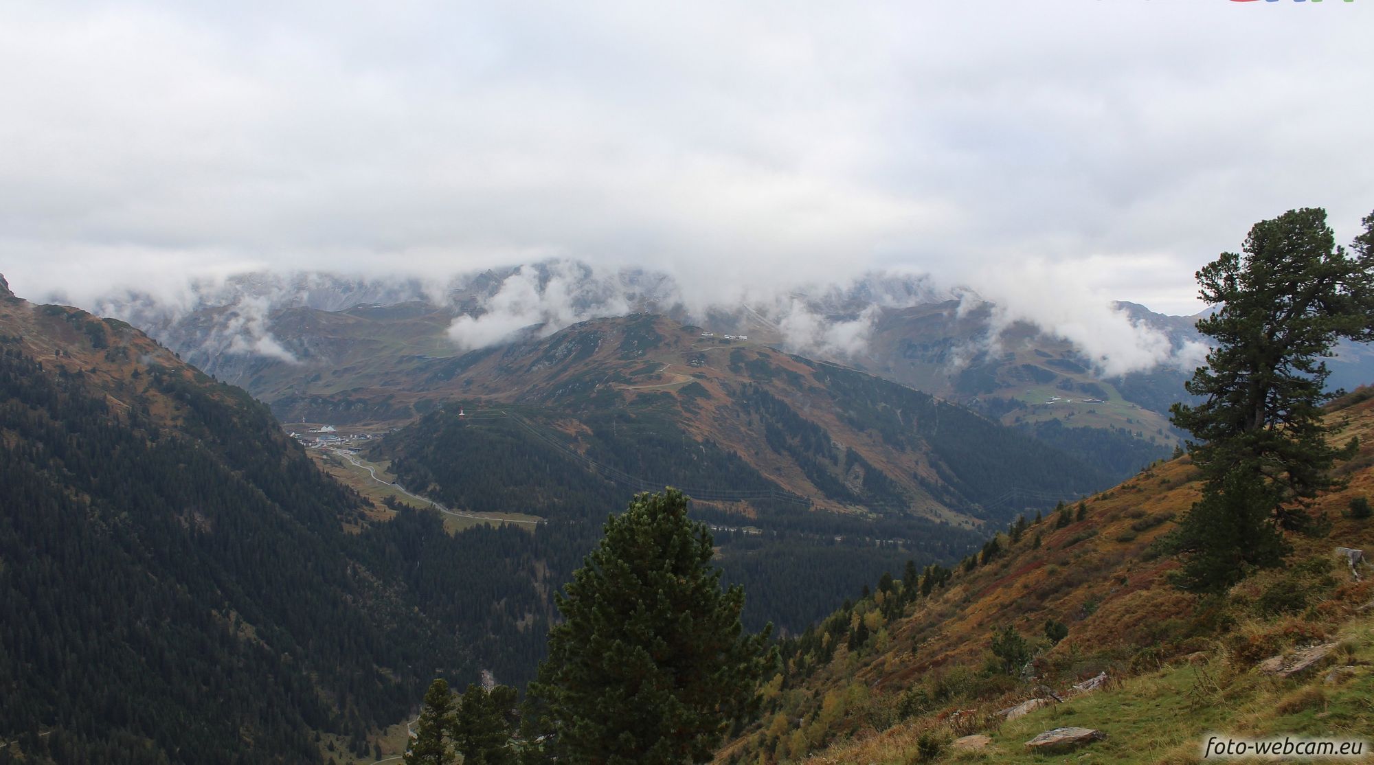 The clouds have now reached Sankt Anton (A)