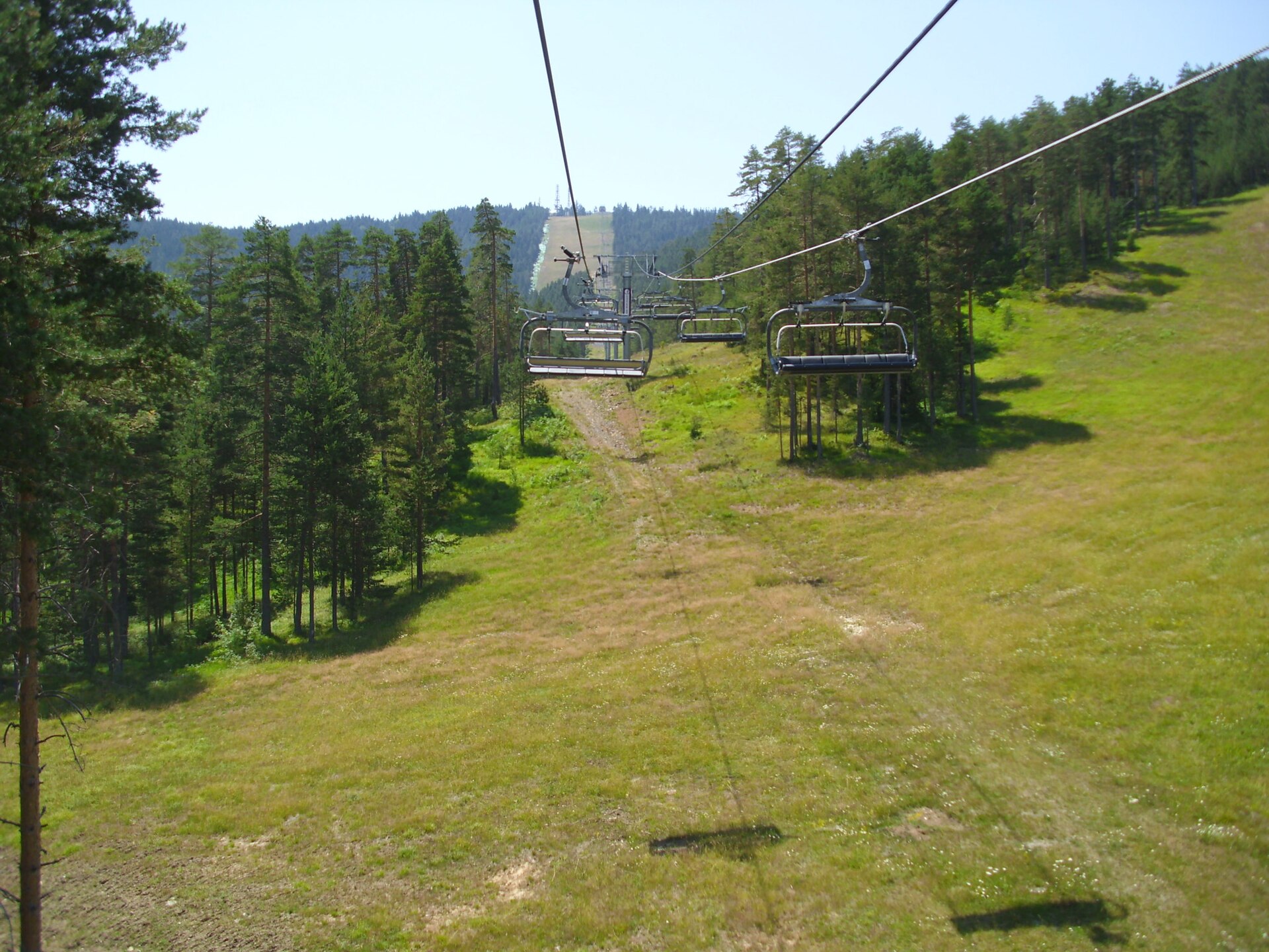 Седалковият лифт на Tornik през лятото — Lemi, CC BY 3.0