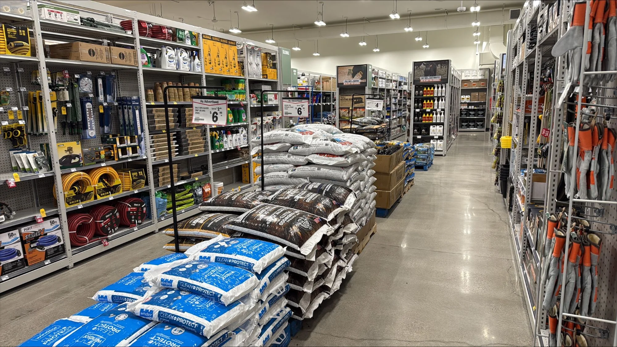 Continental Store Fixture Group provides M-Line heavy-duty, G-Line Gondola and custom millwork to hardware stores and home centers across Canada and the United States.