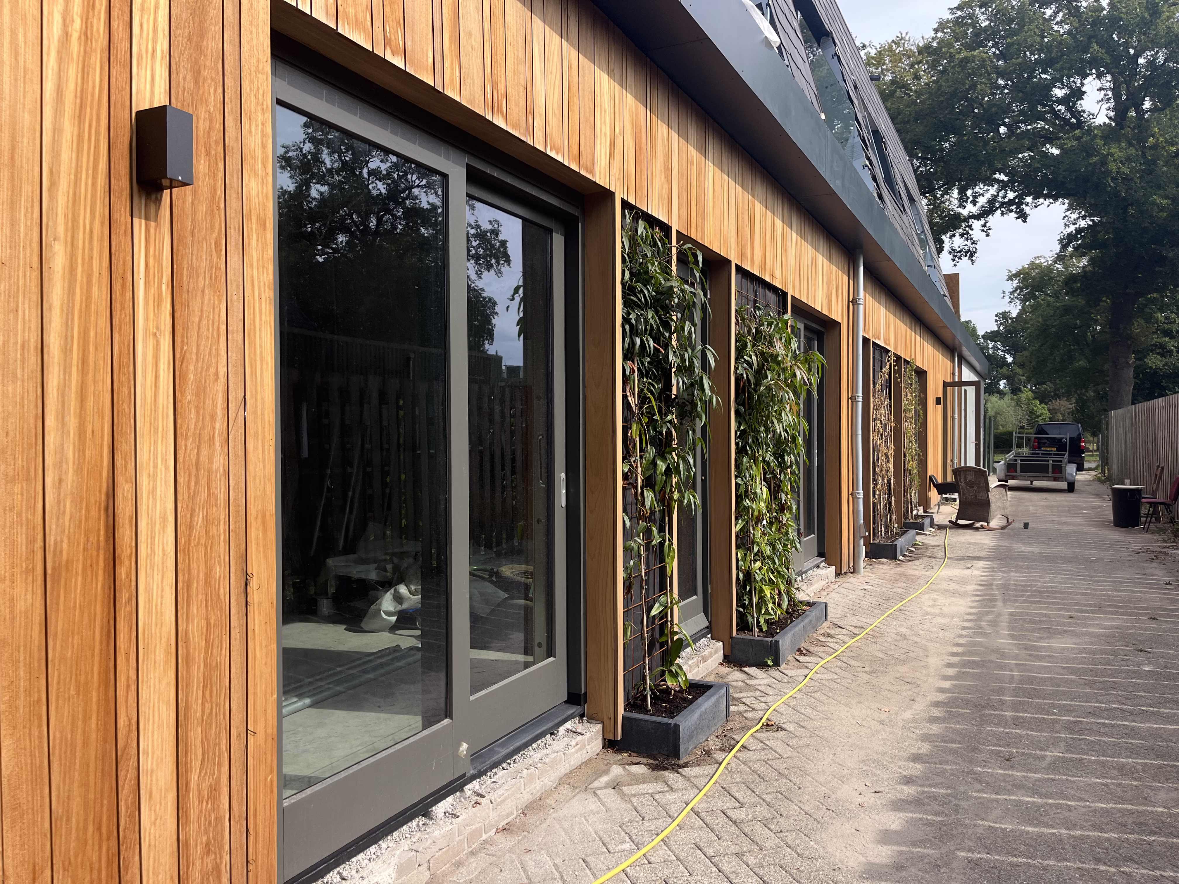 Hard-houten geveldelen voor sfeer en beleving.