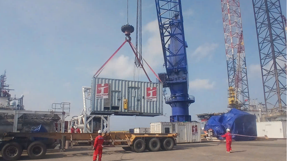 Triển khai công tác vận chuyển và xếp dỡ tổ máy tại dự án