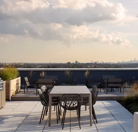 42 Broad roof terrace dining area