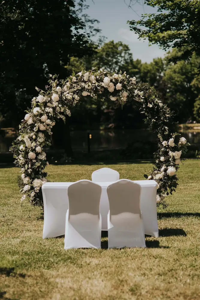 Slub w plenerze, ołtarz ślubny w plenerze, Lewadnowska Wedding Planner