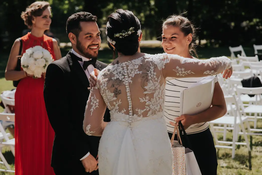 Ceremonia humanistyczna, para młoda z Wedding Plannerką Lewandowską