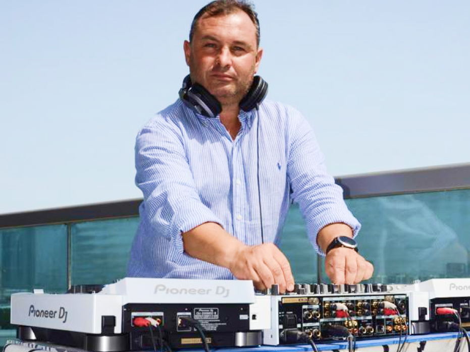 DJ Rems mixing