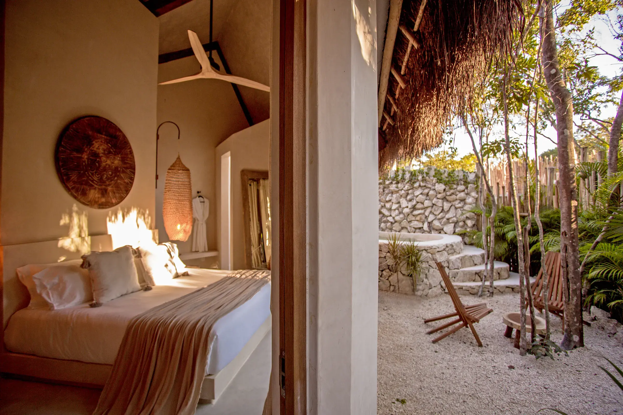 jardin-habitacion-con-alberca-arena-piedras