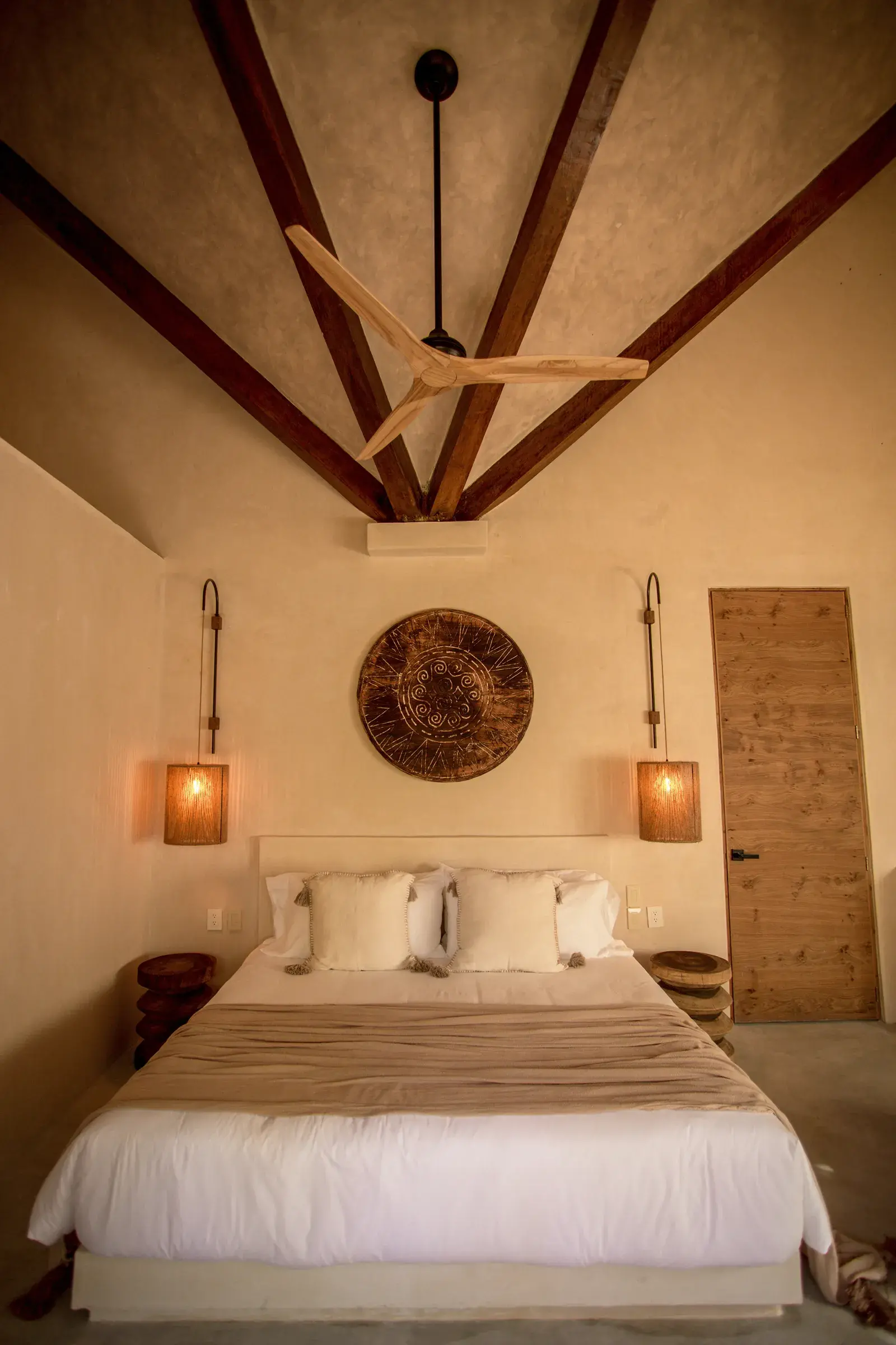habitacion-cama-sala-lamparas