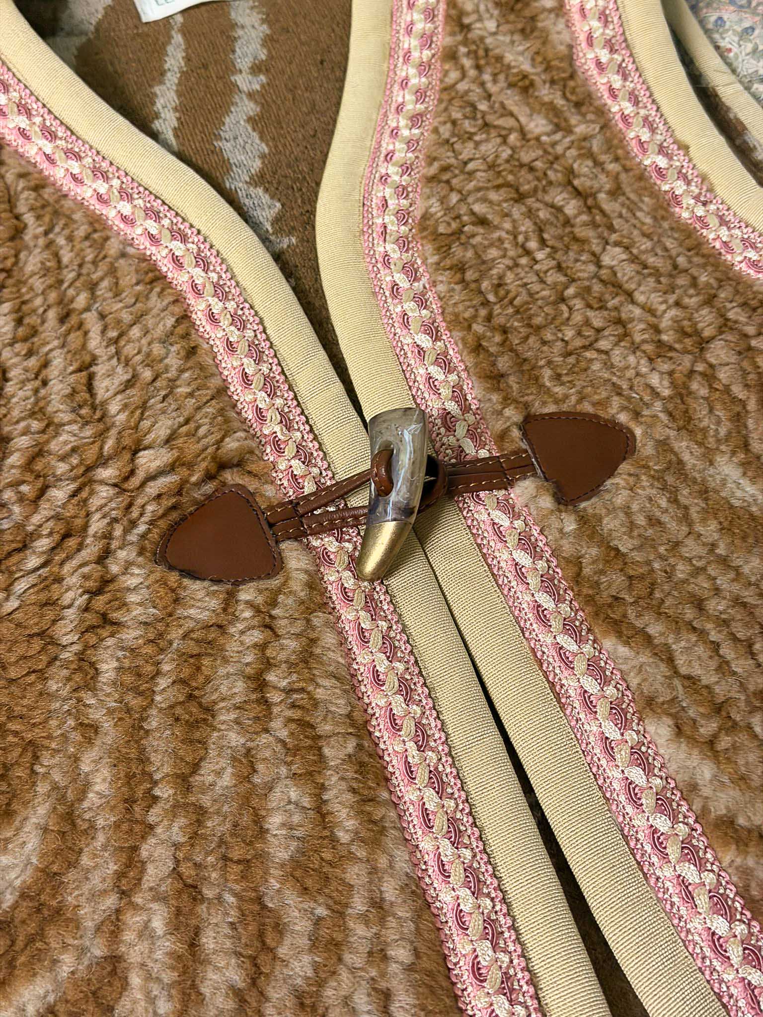 JUNO | Wool Vest with Trim 