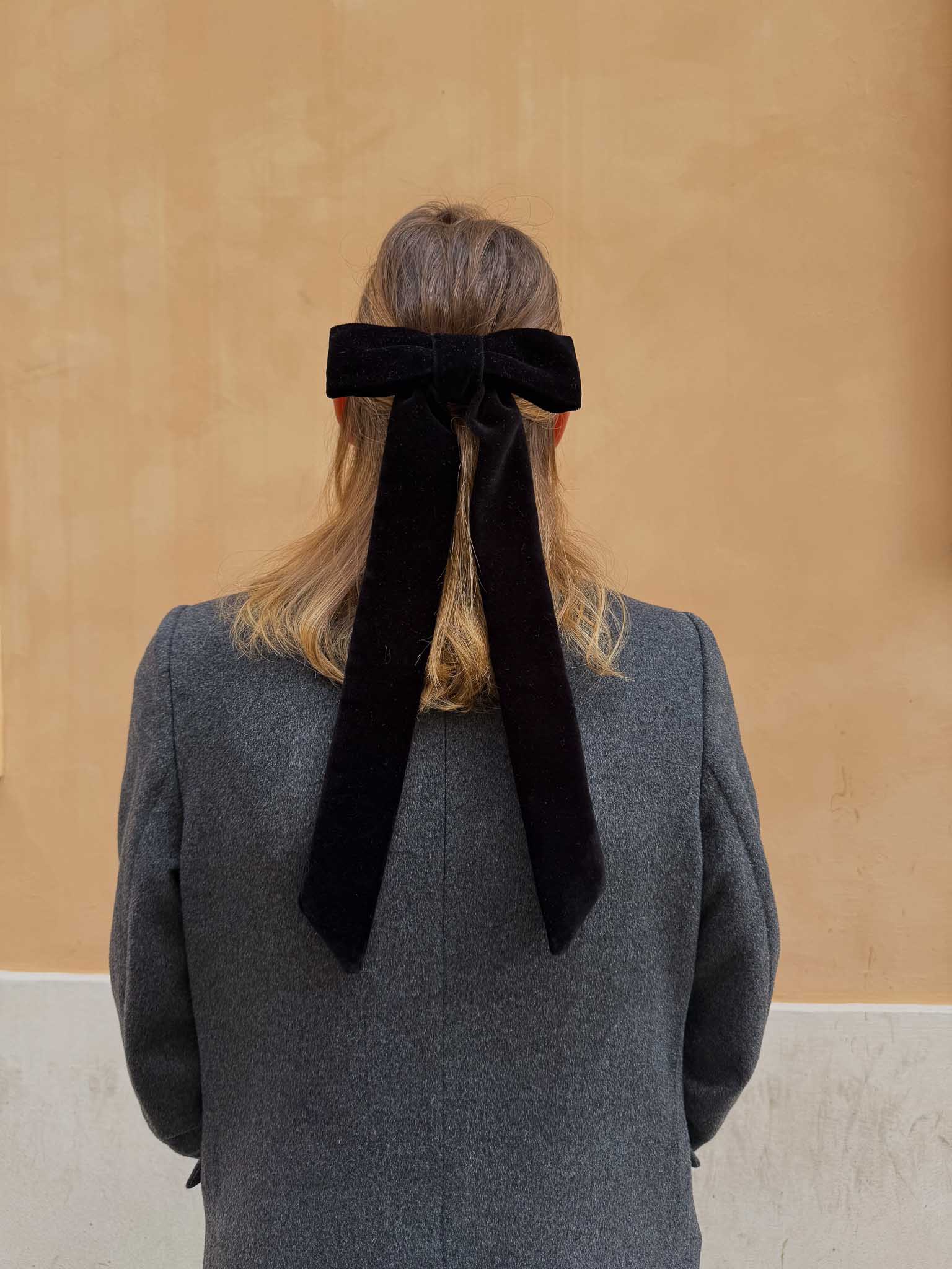 LIVIA | Long Velvet Bow Black