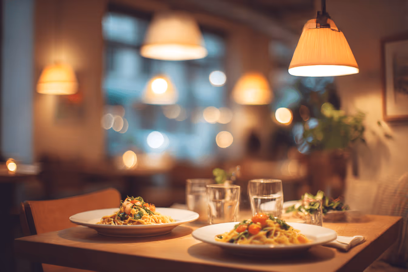 レストランのディナー