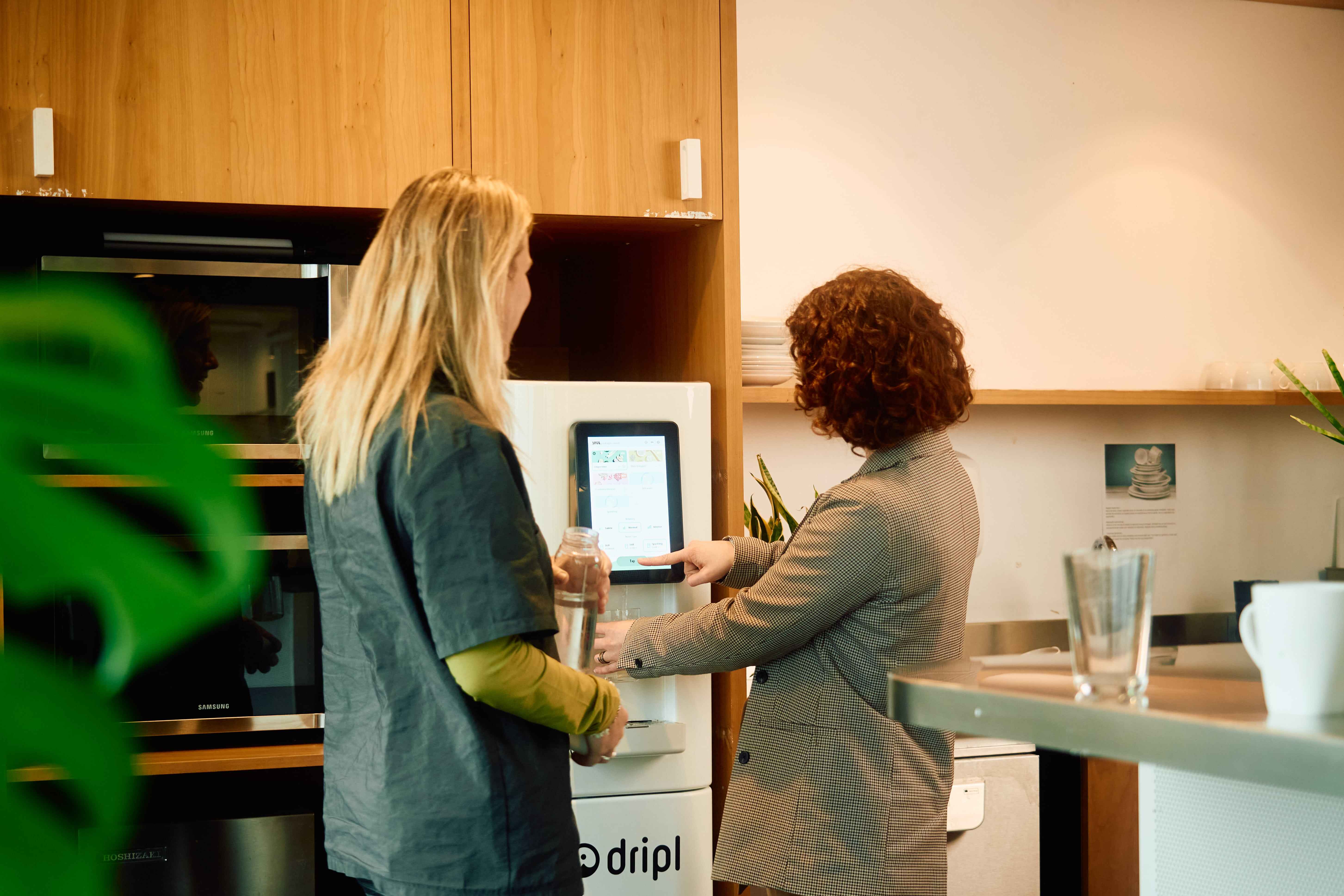 Sustainable Dripl Refill Point as solution for packaging-free office environment