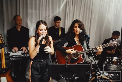 Alison Topkis Singing with Band