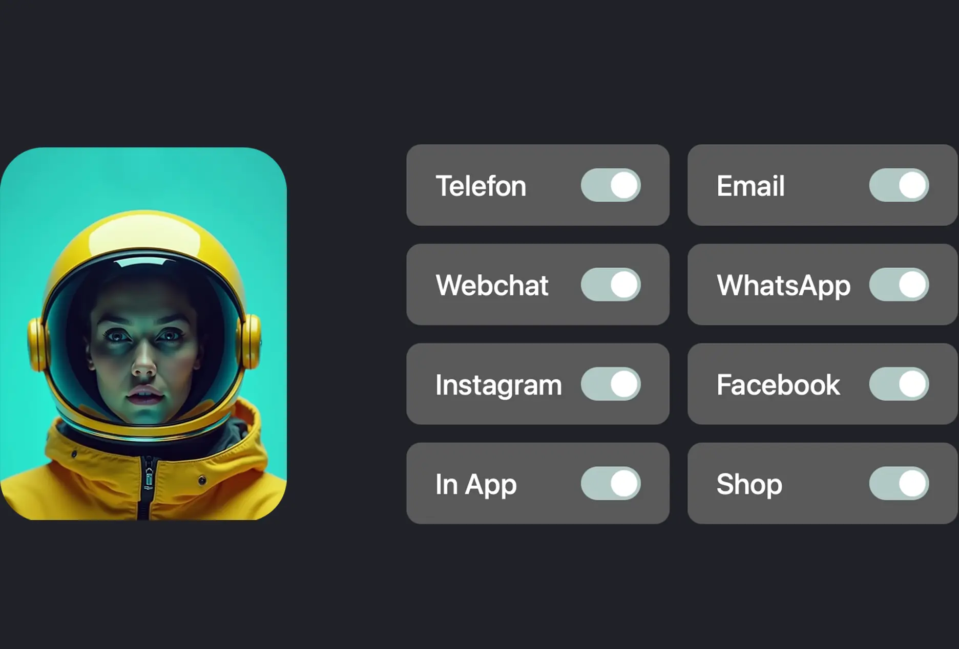 Frau mit gelbem Raumanzughelm und gelber Jacke neben einer Liste von aktivierten Kommunikationskanälen: Telefon, Email, Webchat, WhatsApp, Instagram, Facebook, In-App und Shop.