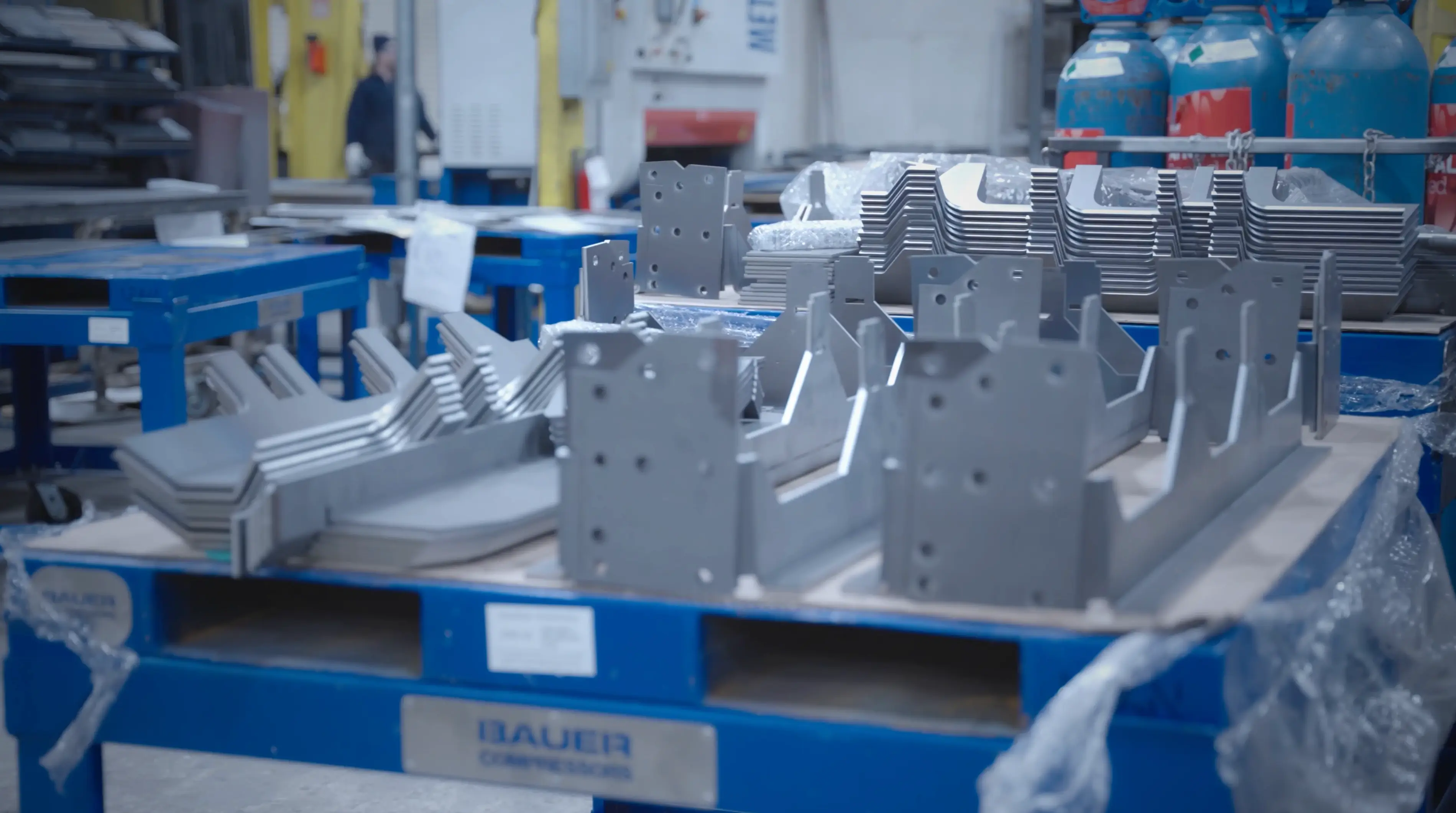 Rolling pallet carts with staged metal parts