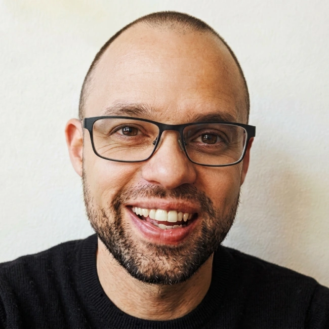Alfonso Estevez-Vilanova headshot