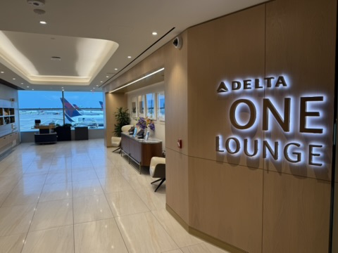 Delta One Lounge JFK [Full 2025 Review]