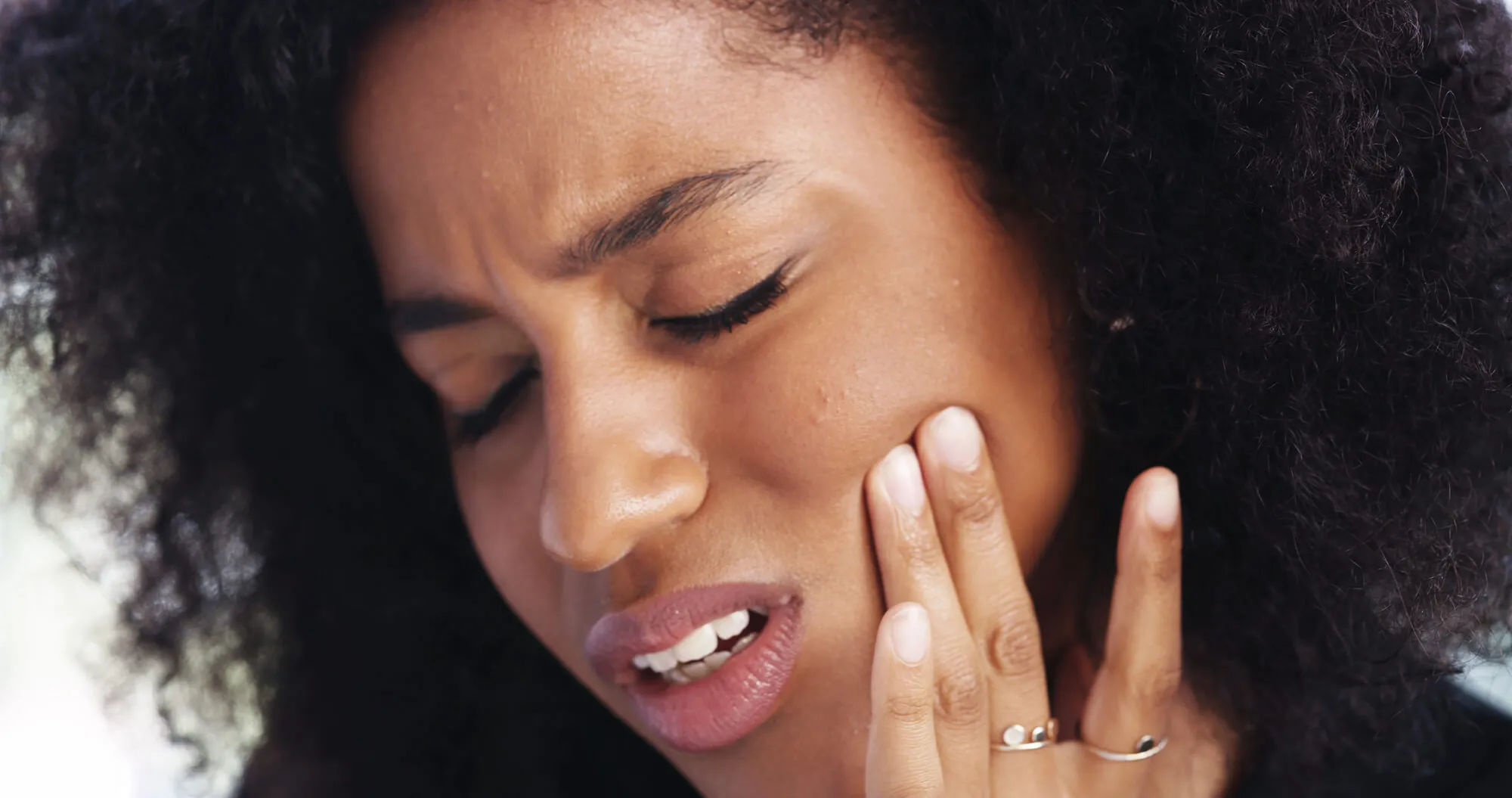 woman in pain needs to see a tmj specialist alexandria va