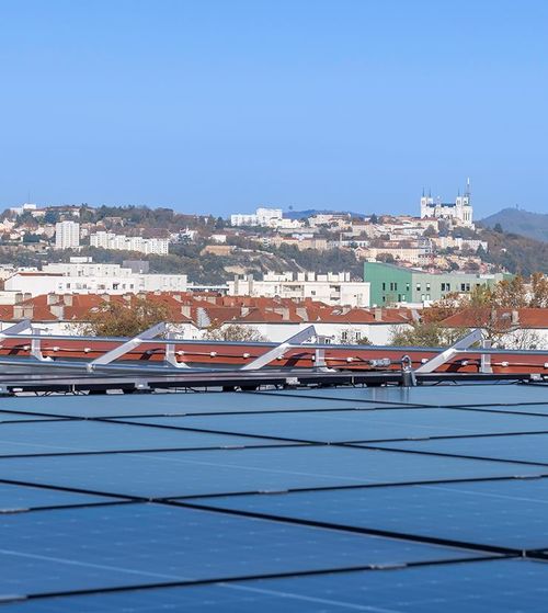 L’hôtel de logistique urbaine de Lyon : un bâtiment au service de la mobilité décarbonée.
